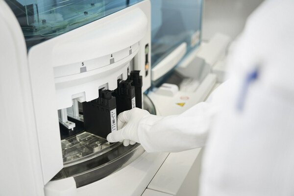 The FDA-cleared Elecsys® tTau/Abeta42 ratio supports timely Alzheimer's disease (AD) diagnosis and treatment decision-making, and expands Roche’s AD CSF portfolio to include biomarkers for all three main pathological processes of Alzheimer's: amyloid plaq